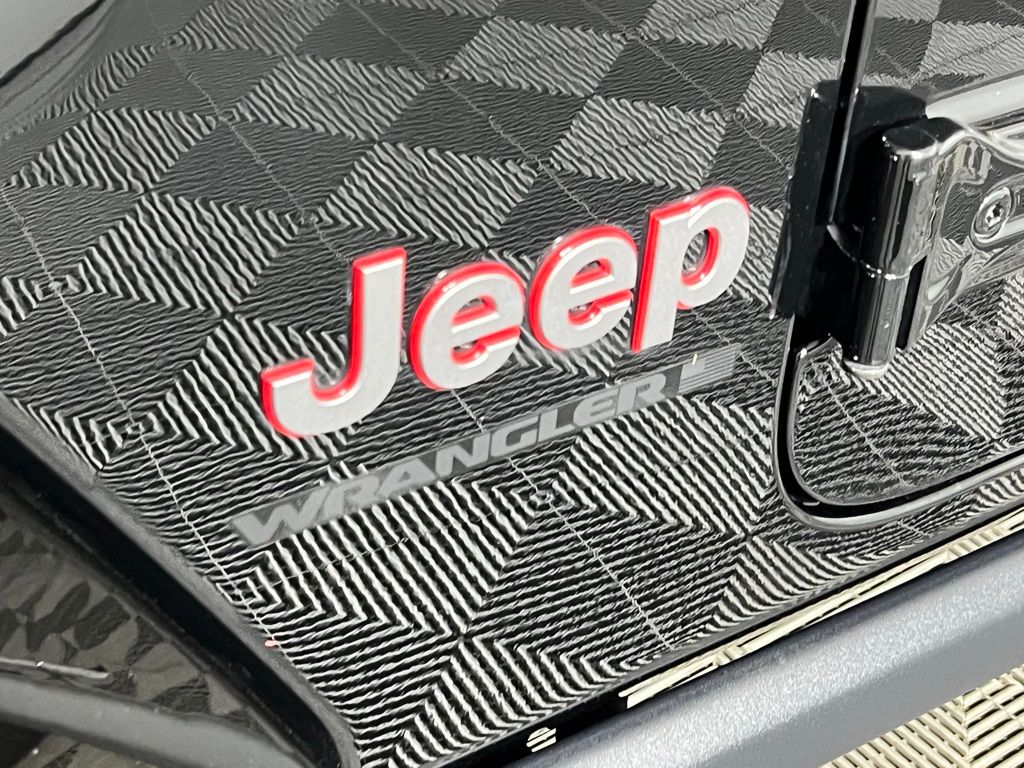 2023 Jeep Wrangler Rubicon photo 9