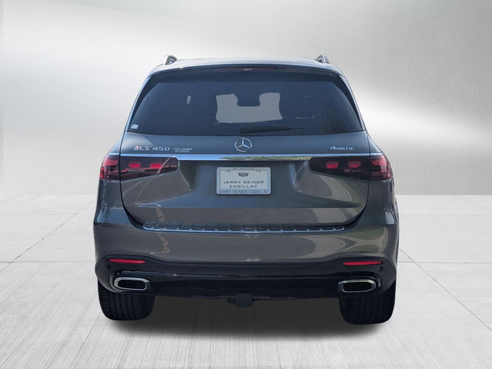 2024 Mercedes Benz GLS 450 4MATIC photo 3