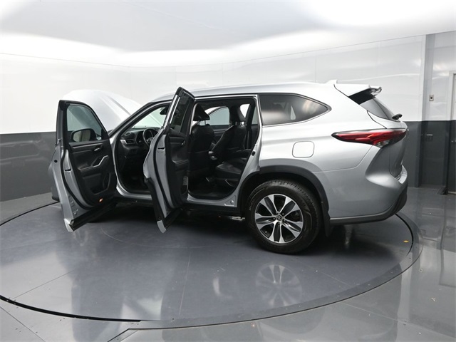 2022 Toyota Highlander XLE photo 38