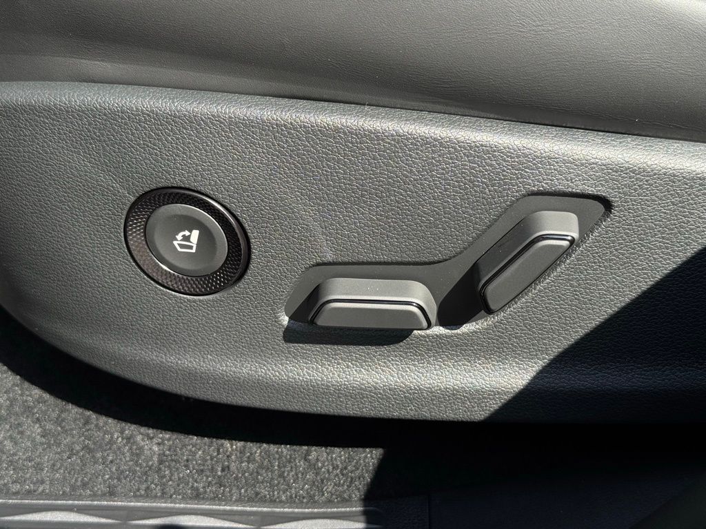 2026 Genesis GV80 3.5T Prestige AWD photo 17
