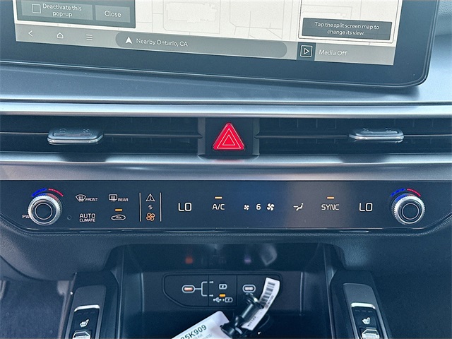 2025 Kia Sorento S photo 14