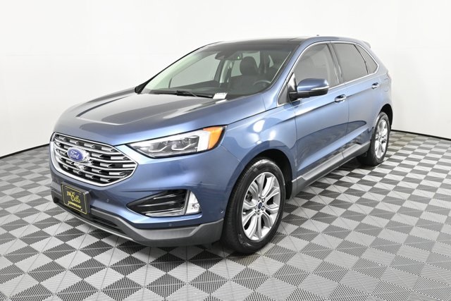 2019 Ford Edge Titanium photo 2