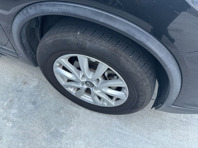 2019 Nissan Rogue SV photo 4