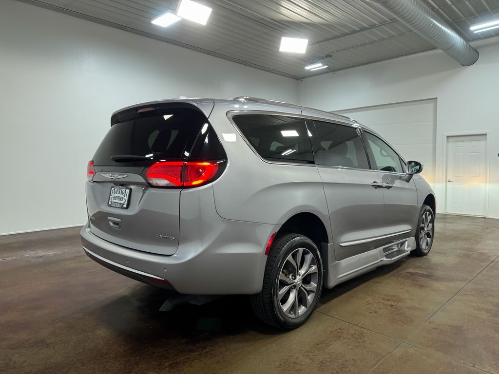 2018 Chrysler Pacifica Limited photo 37