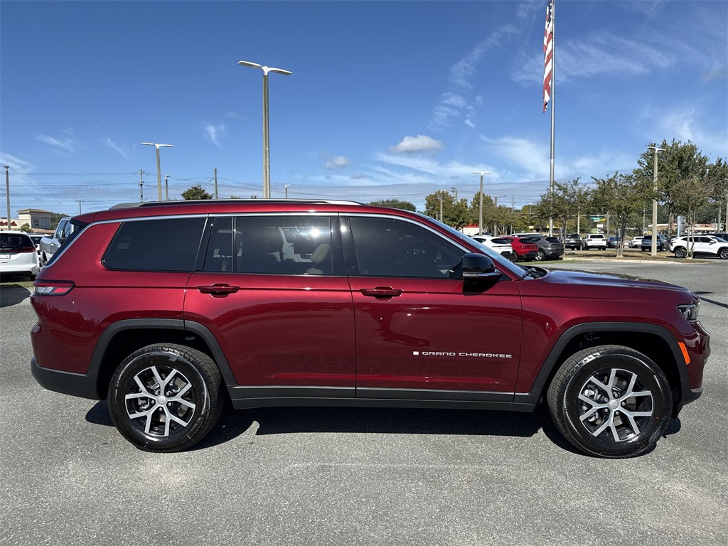 2025 Jeep Grand Cherokee Limited photo 2