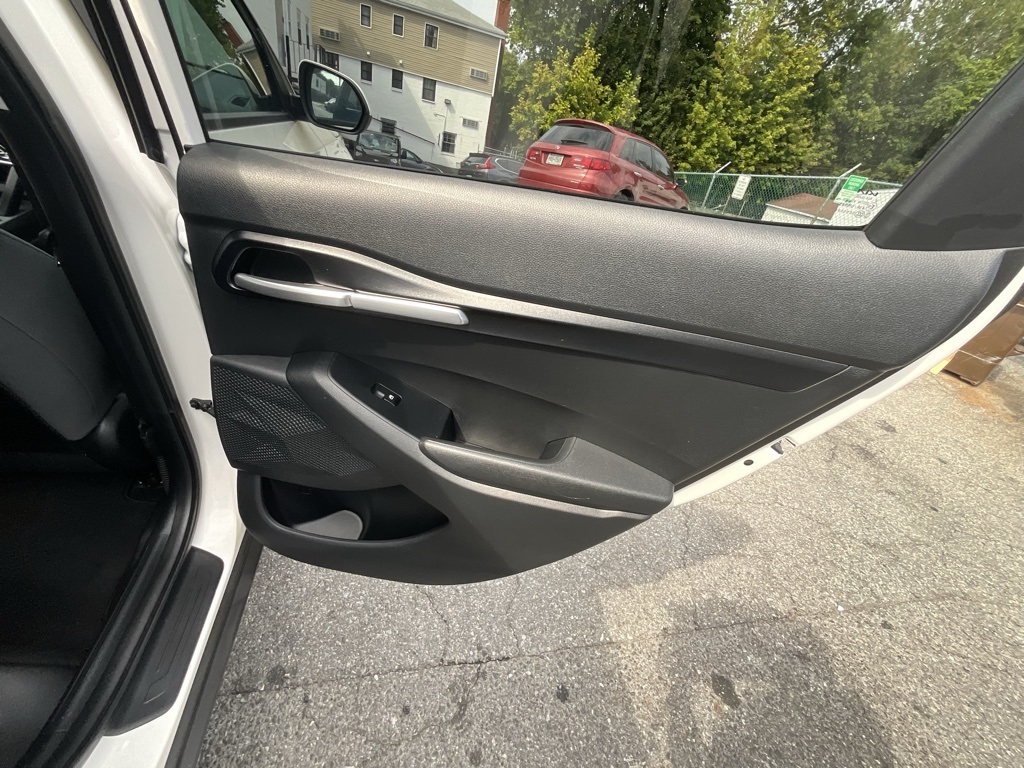 2023 Kia Seltos LX photo 29