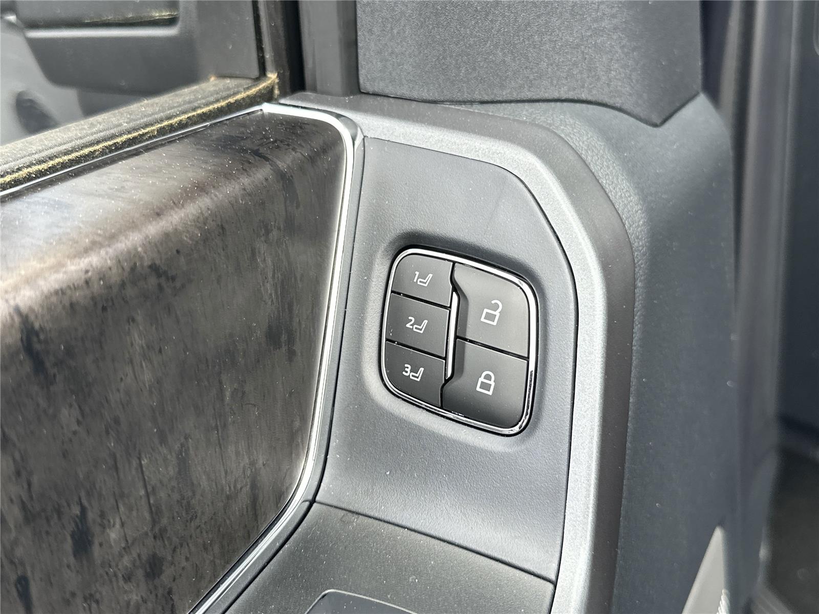 2025 Ford F-250 Lariat photo 24