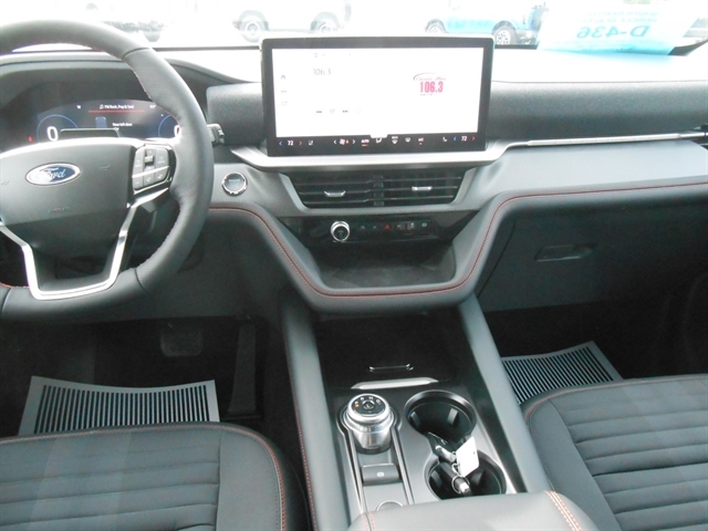 2025 Ford Explorer ST-Line photo 2
