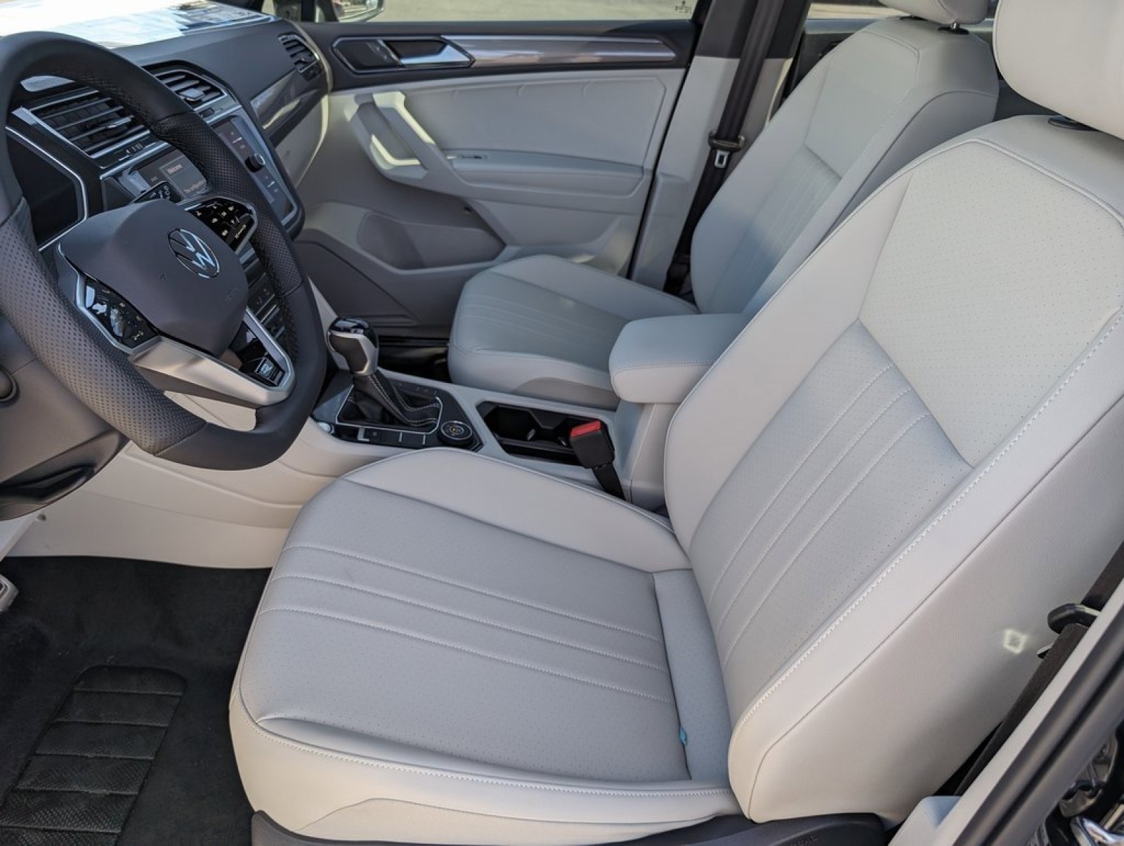 New 2024 Deep Black Pearl Effect Volkswagen 2.0T SE R-Line Black image 11