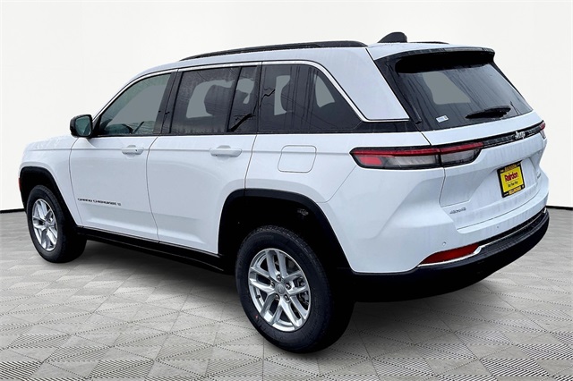 2025 Jeep Grand Cherokee Laredo X photo 3