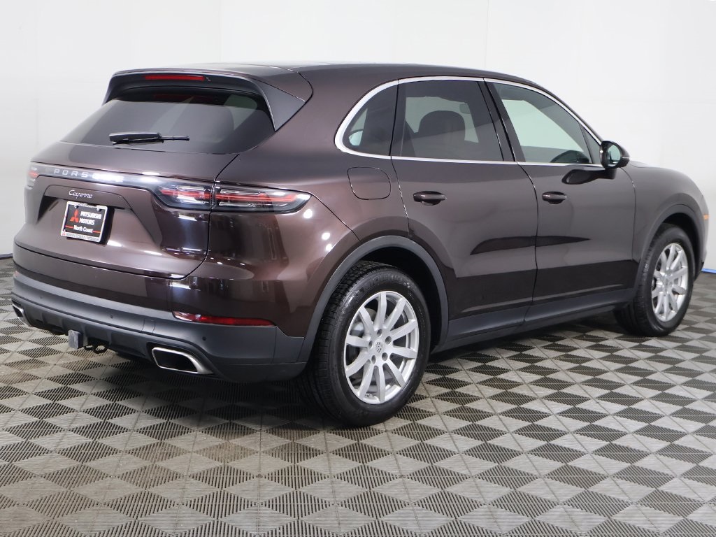 2022 Porsche Cayenne Base photo 3