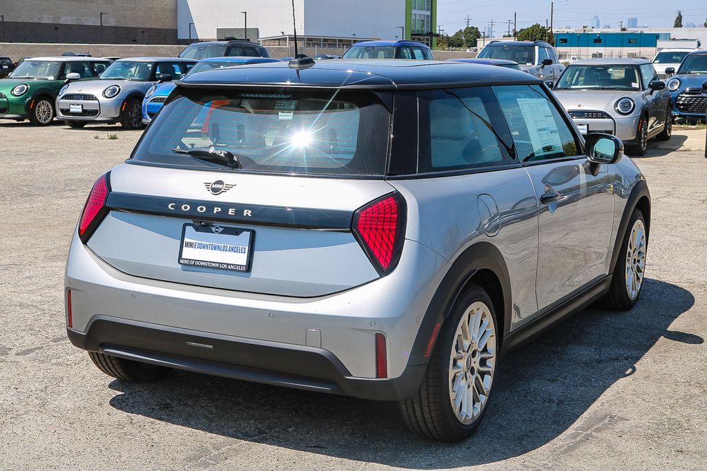 2025 Mini Cooper 2 Door Hardtop Signature photo 5