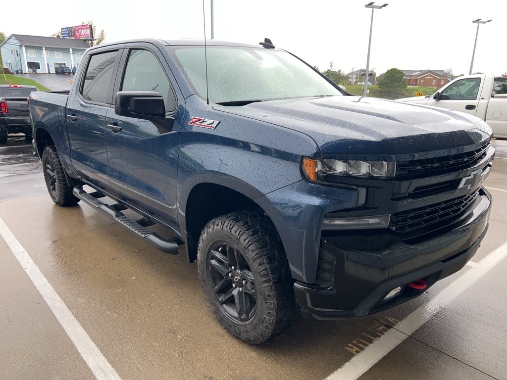 2021 Chevrolet Silverado Trail Boss LT photo 2