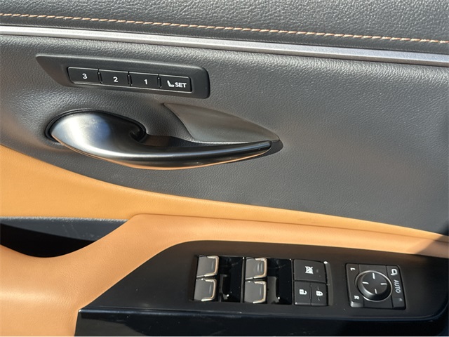 2025 Lexus ES 300h Premium photo 23
