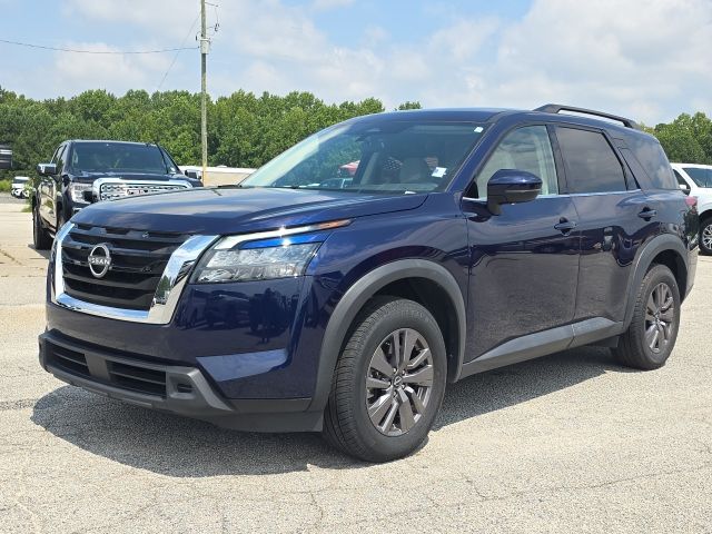 2023 Nissan Pathfinder SV's photo