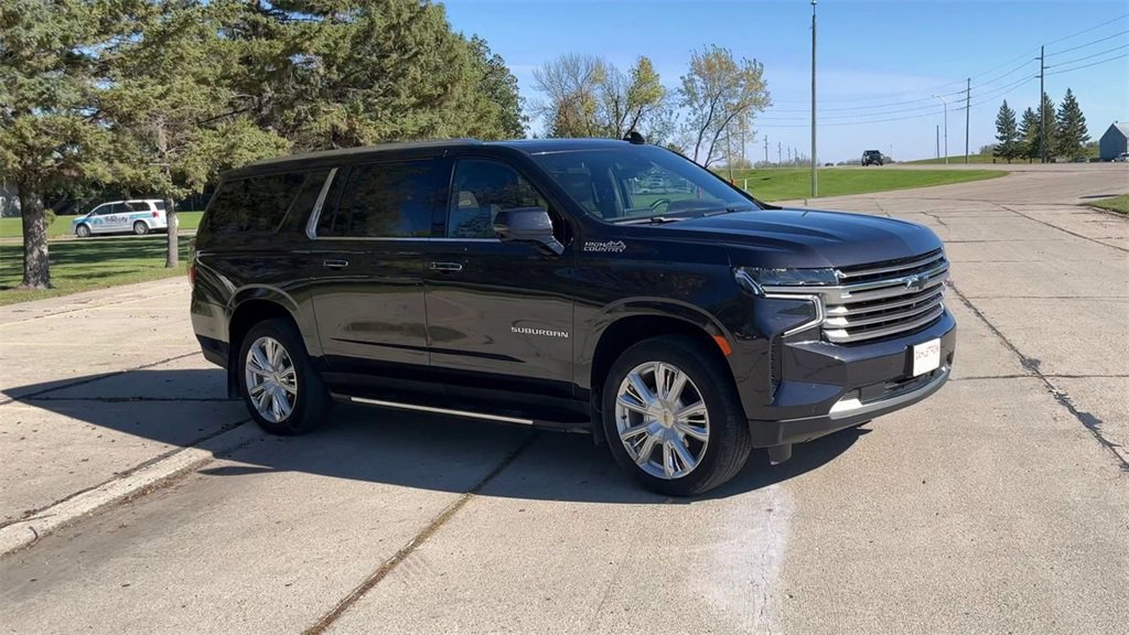 2024 Chevrolet Suburban High Country's photo