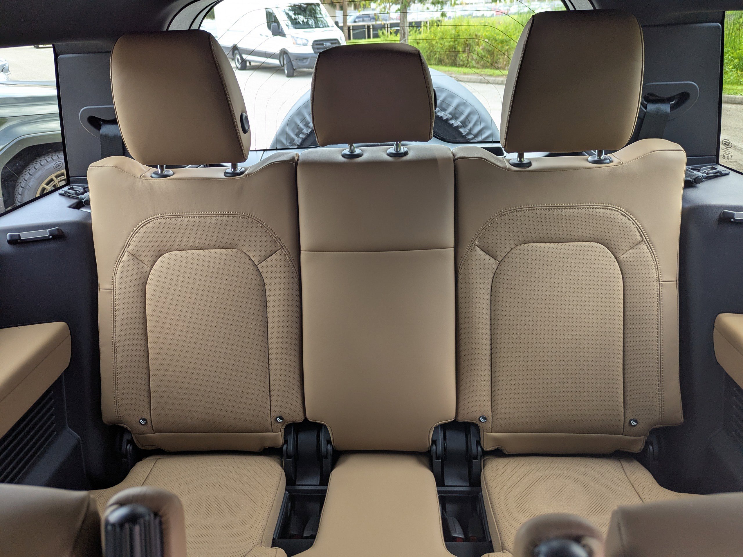 2025 Land Rover Defender 130 S photo 18