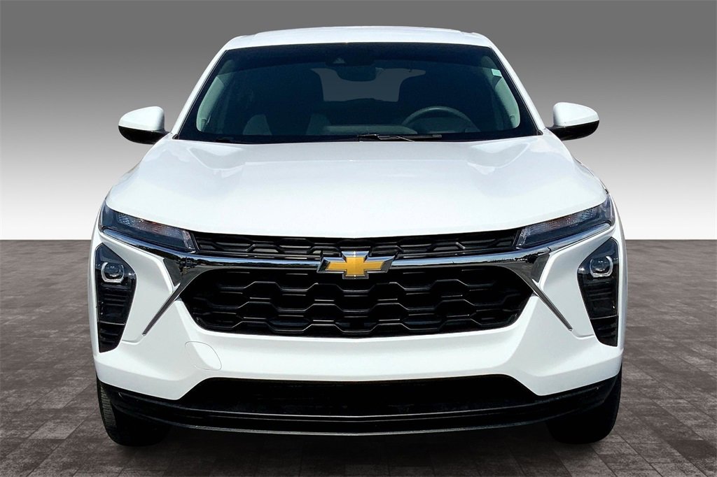 2024 Chevrolet Trax LS photo 3
