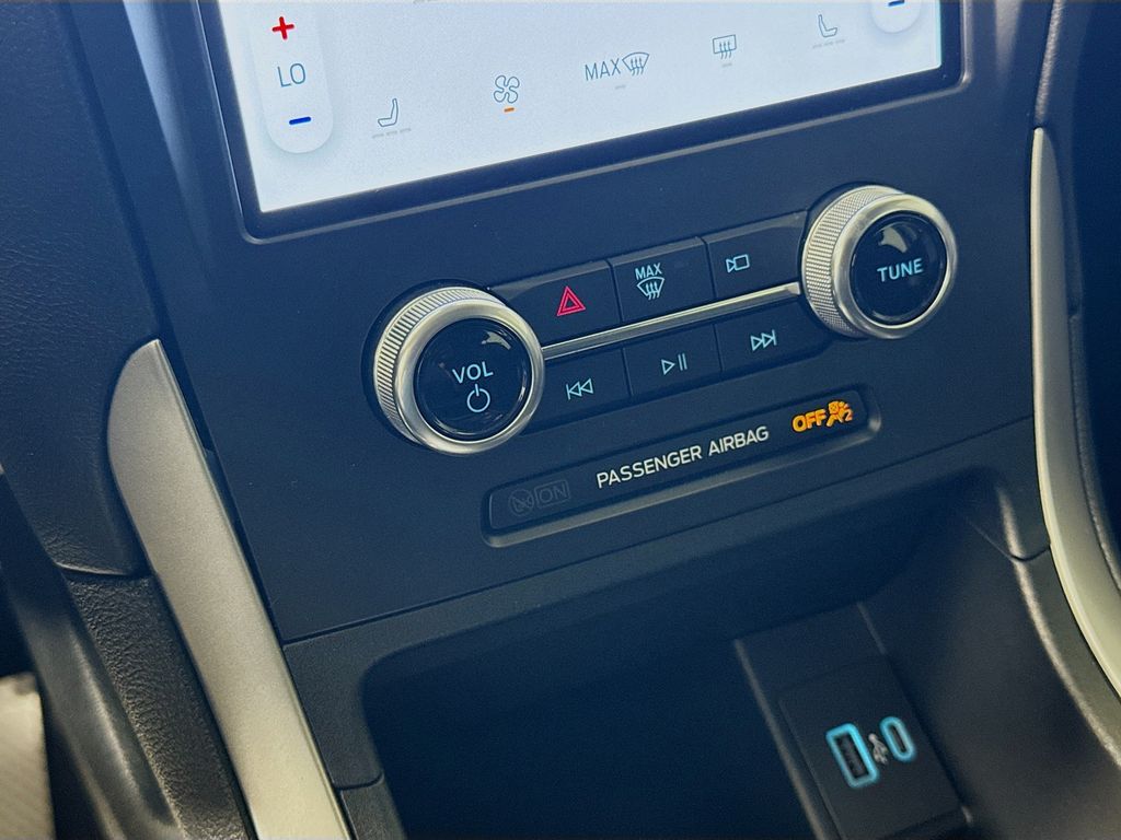 2022 Ford Edge SEL photo 13