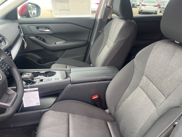 2025 Nissan Rogue SV photo 3
