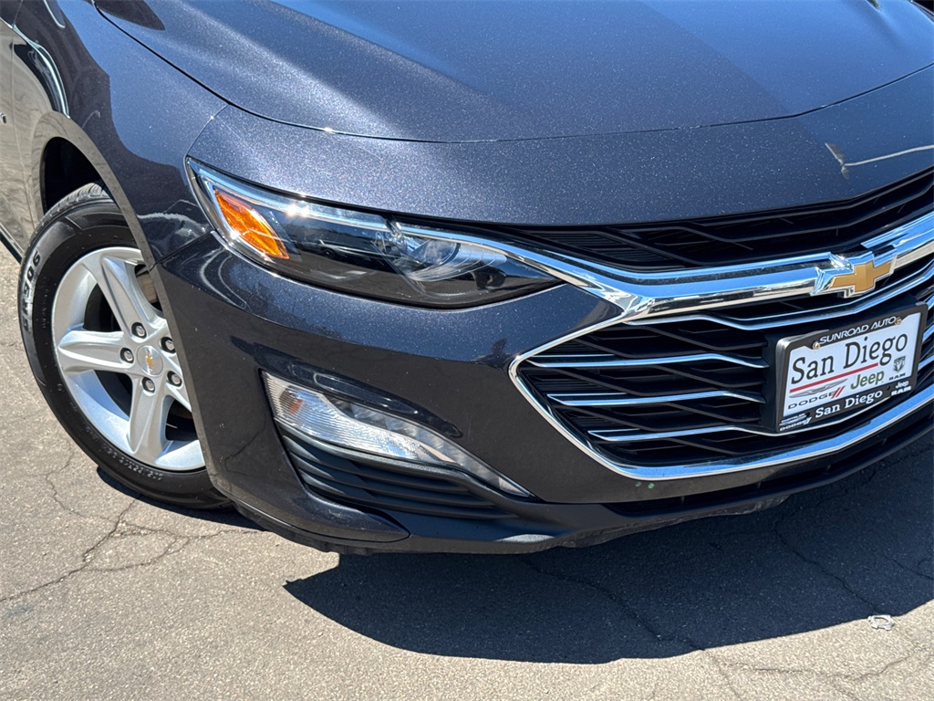 2023 Chevrolet Malibu 1LT photo 2