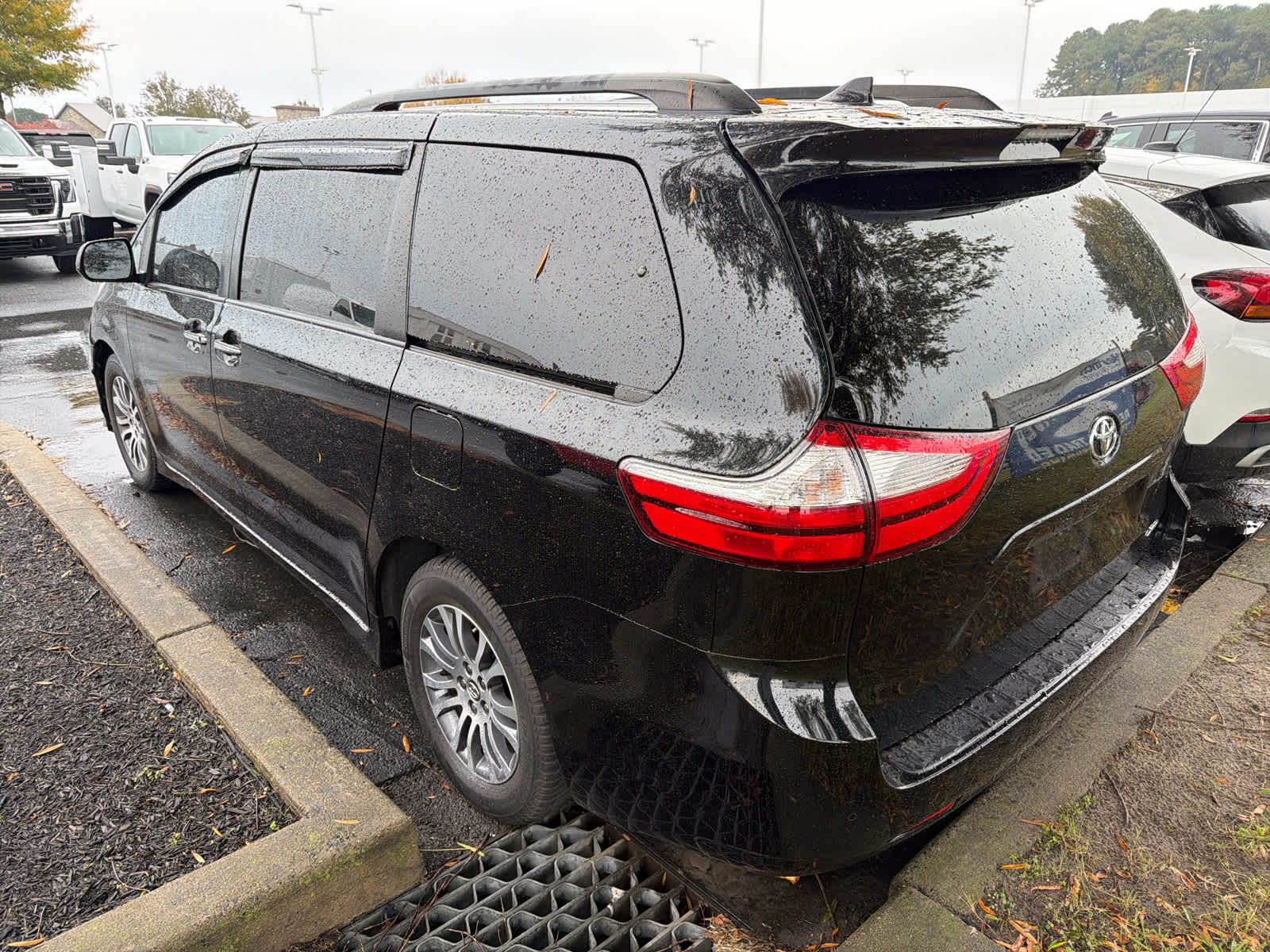 2018 Toyota Sienna XLE photo 3