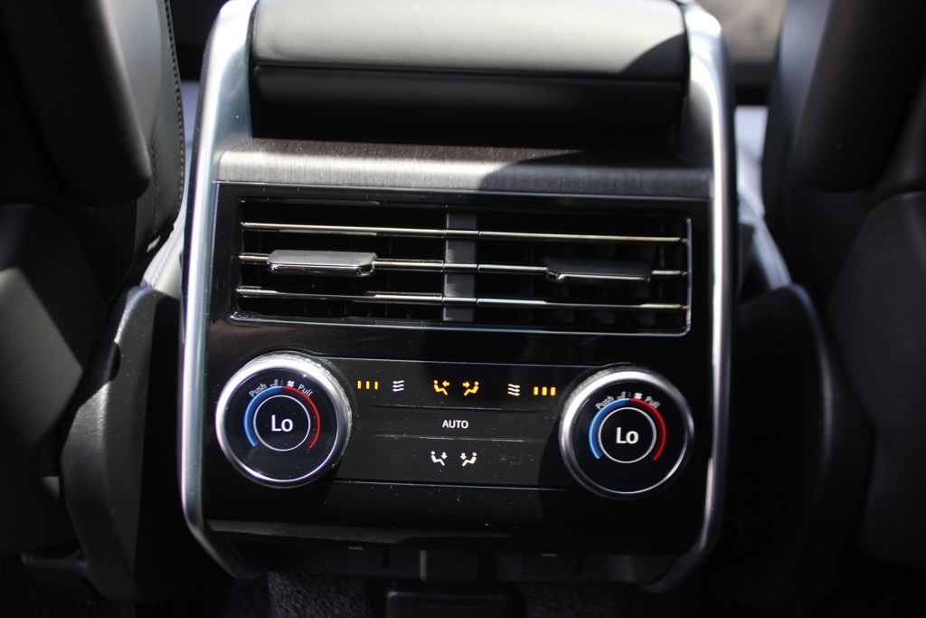 2024 Land Rover Range Rover SE photo 23