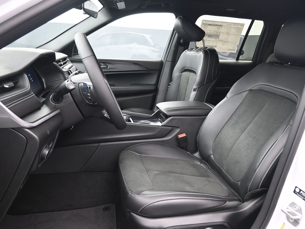 2025 Jeep Grand Cherokee Altitude X photo 3