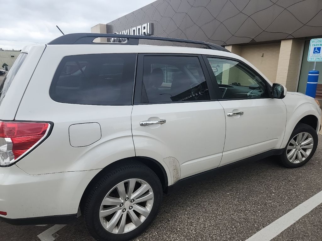 2011 Subaru Forester 2.5X Premium photo 2
