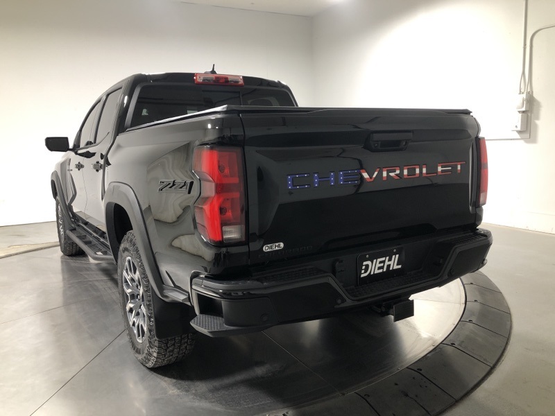 2024 Chevrolet Colorado Z71 photo 2