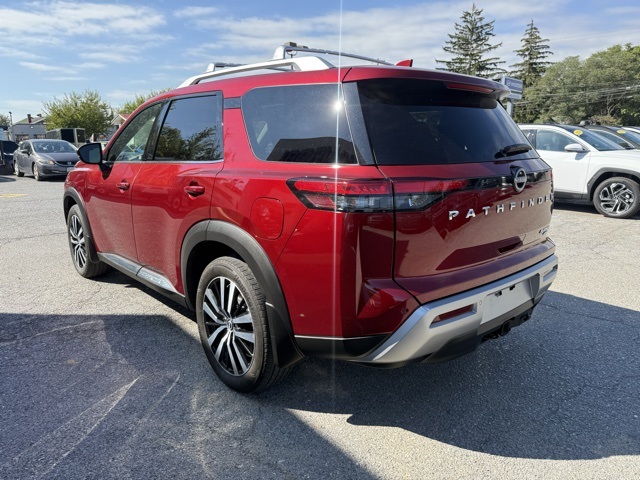 2024 Nissan Pathfinder Platinum photo 4