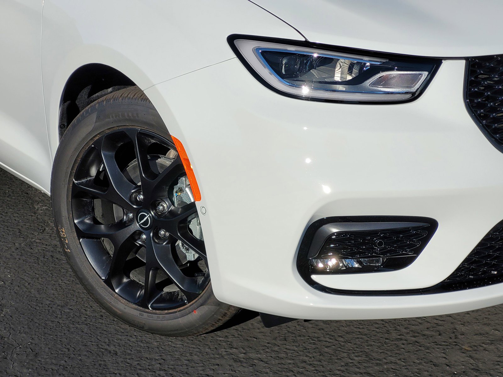 2026 Chrysler Pacifica Limited photo 4