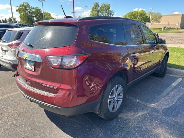 2016 Chevrolet Traverse 1LT photo 2