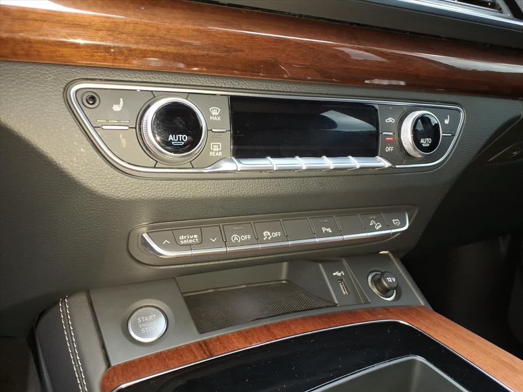 2022 Audi Q5 S line Plus 45 TFSI photo 15