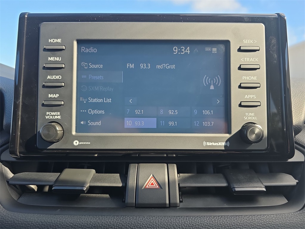 2022 Toyota RAV4 XLE photo 26