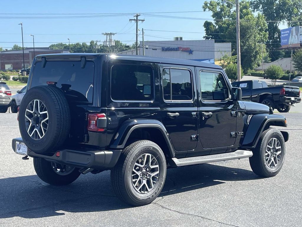 2025 Jeep Wrangler Sahara photo 7