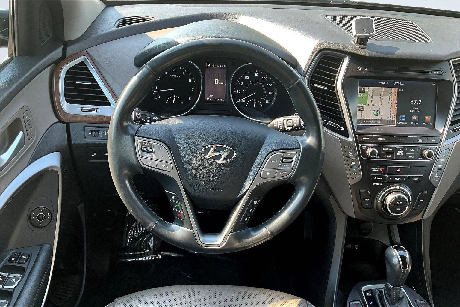 2017 Hyundai Santa Fe Limited Ultimate photo 4