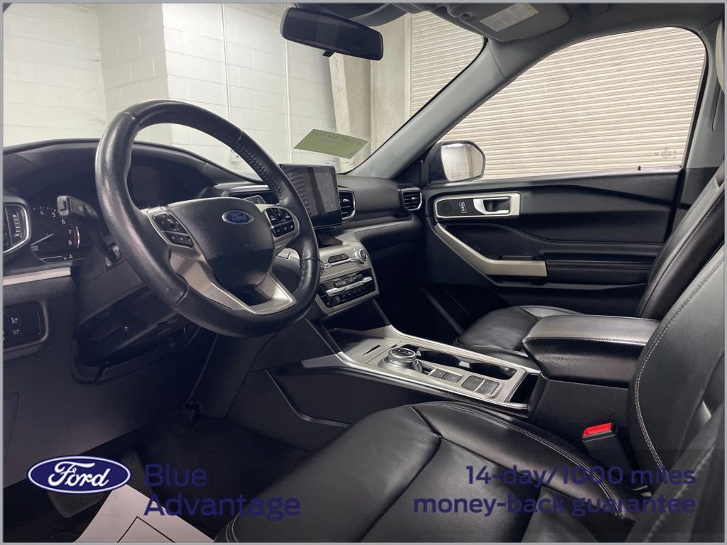 2023 Ford Explorer XLT photo 2