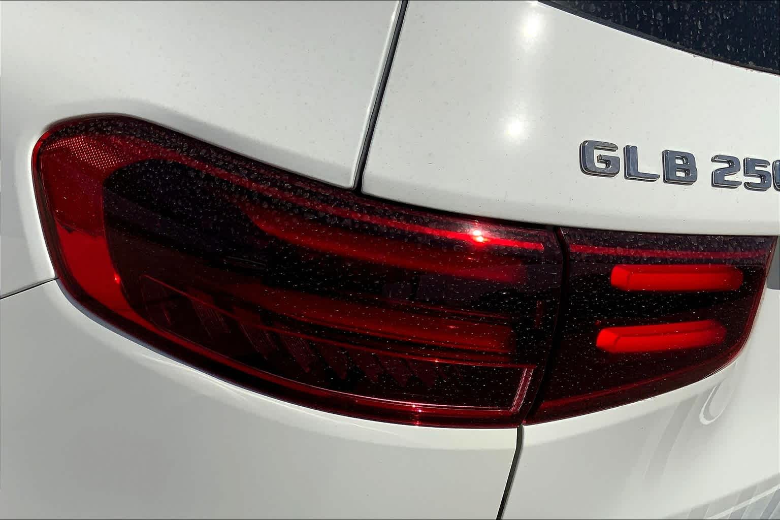 2025 Mercedes Benz GLB 250 photo 6