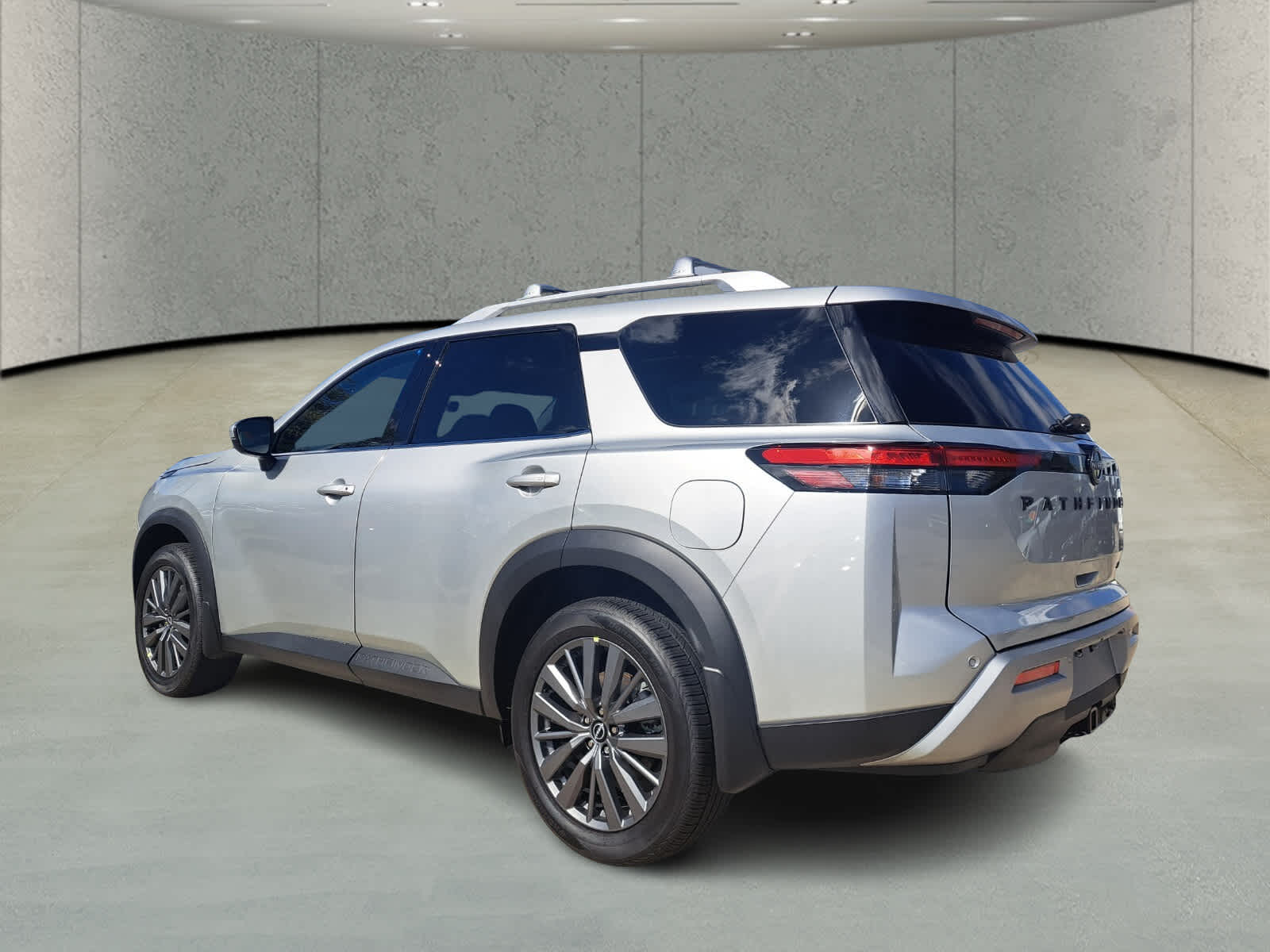 2025 Nissan Pathfinder SL photo 3