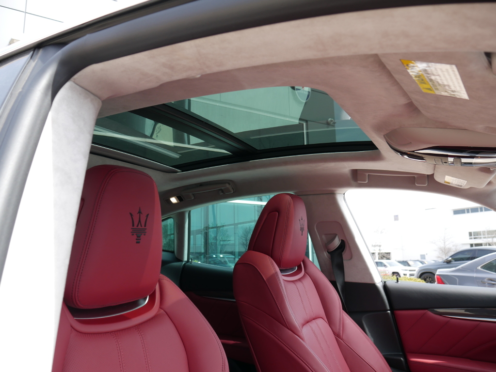 2023 Maserati Levante Modena photo 3