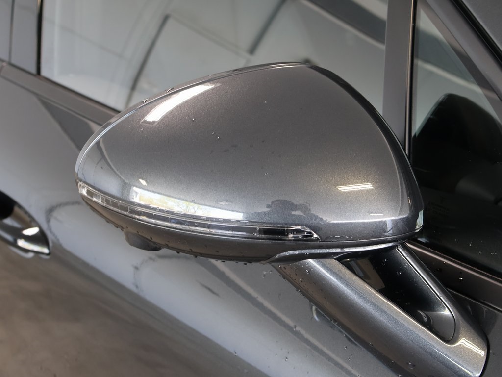 2024 Porsche Macan T photo 15