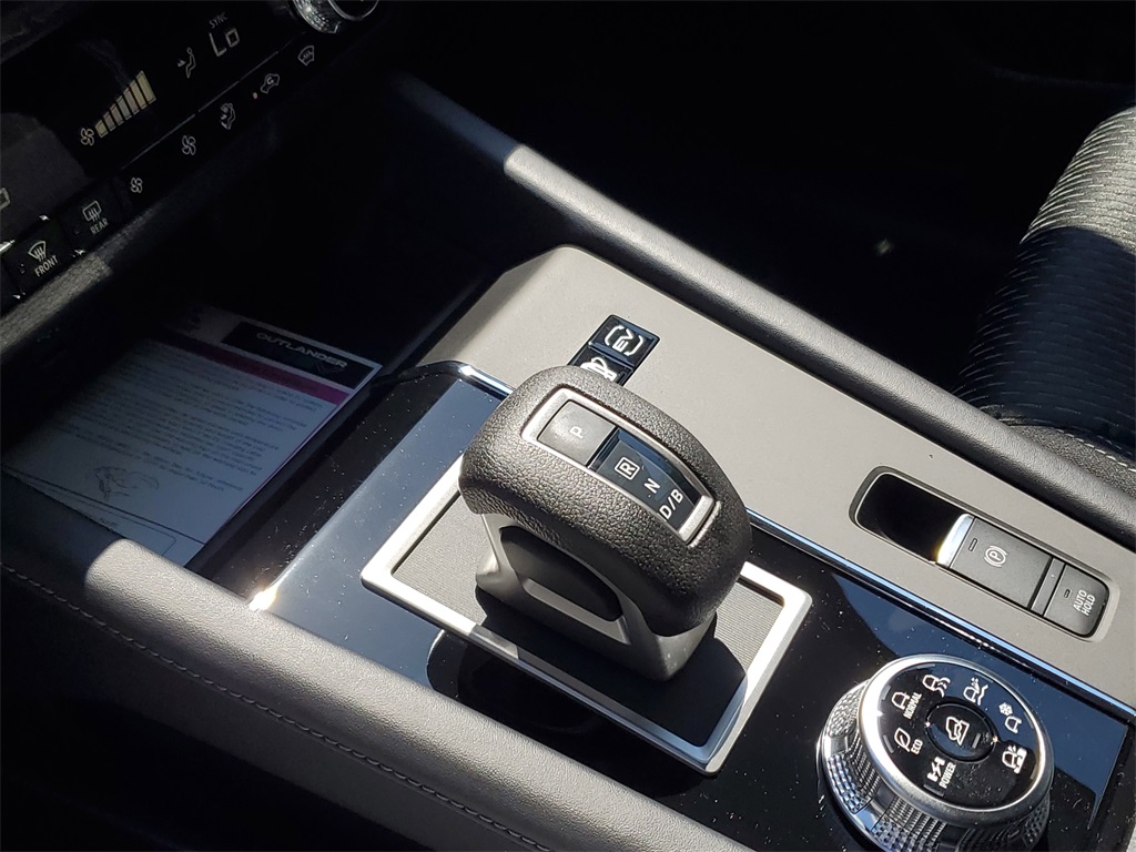 2025 Mitsubishi Outlander PHEV ES photo 27