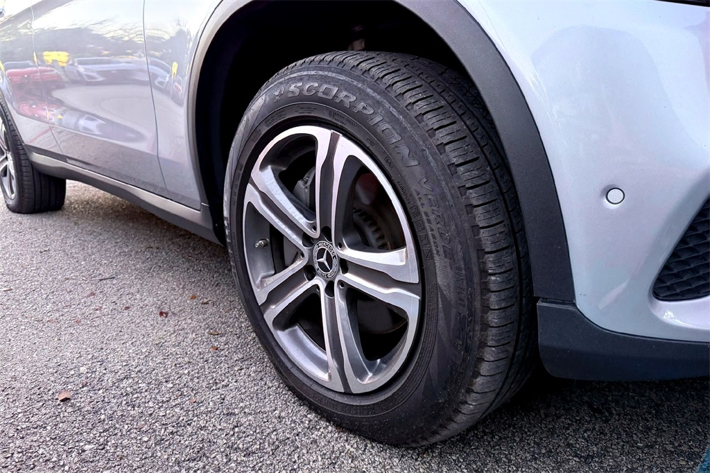 2022 Mercedes Benz GLC 300 4MATIC photo 3