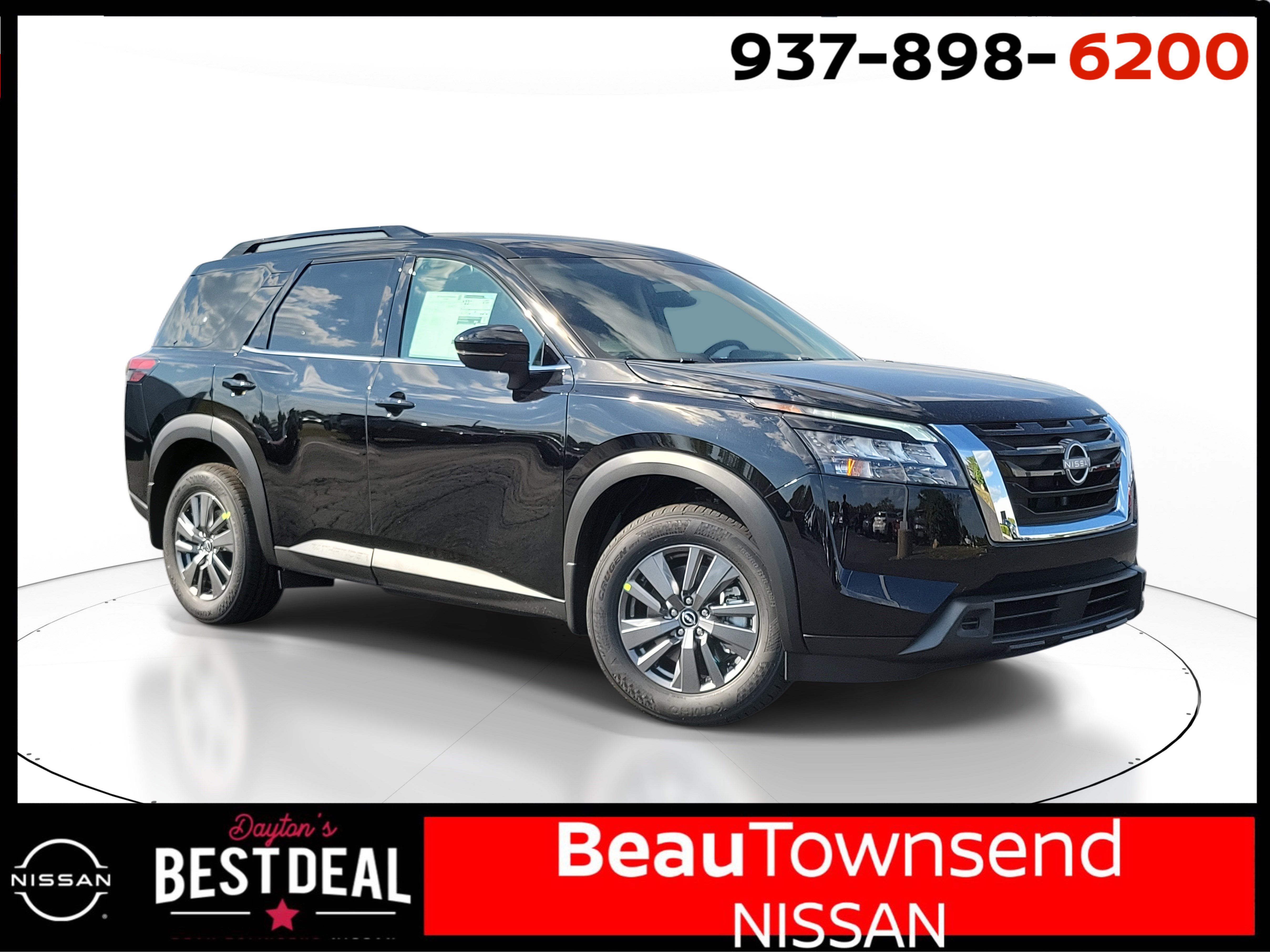 2025 Nissan Pathfinder SV's photo