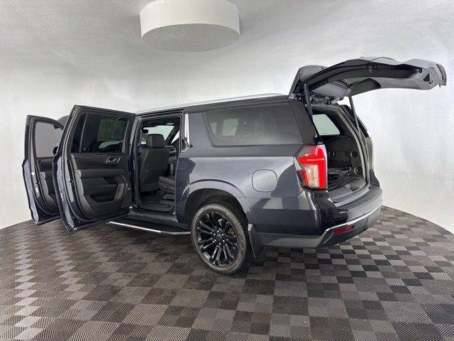 2022 Chevrolet Suburban LT photo 13