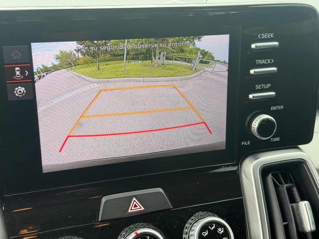 2022 Kia Sorento LX photo 14