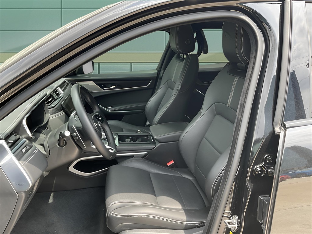 2025 Jaguar F-PACE P250 R-Dynamic S photo 8