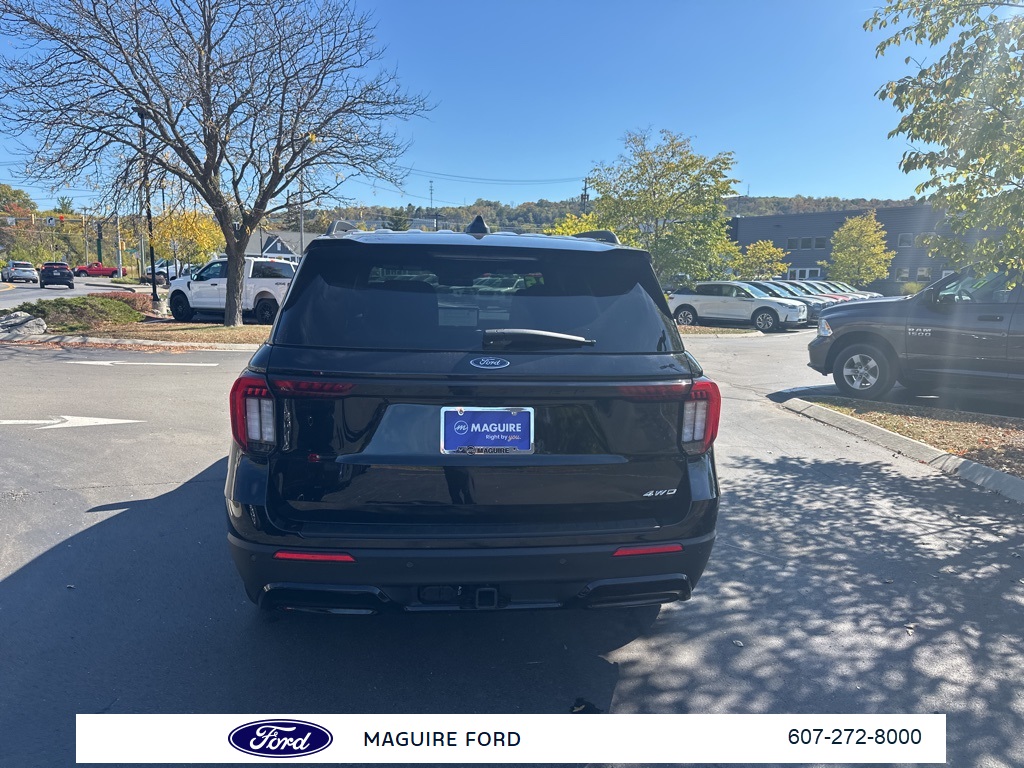 2025 Ford Explorer ST-Line photo 4