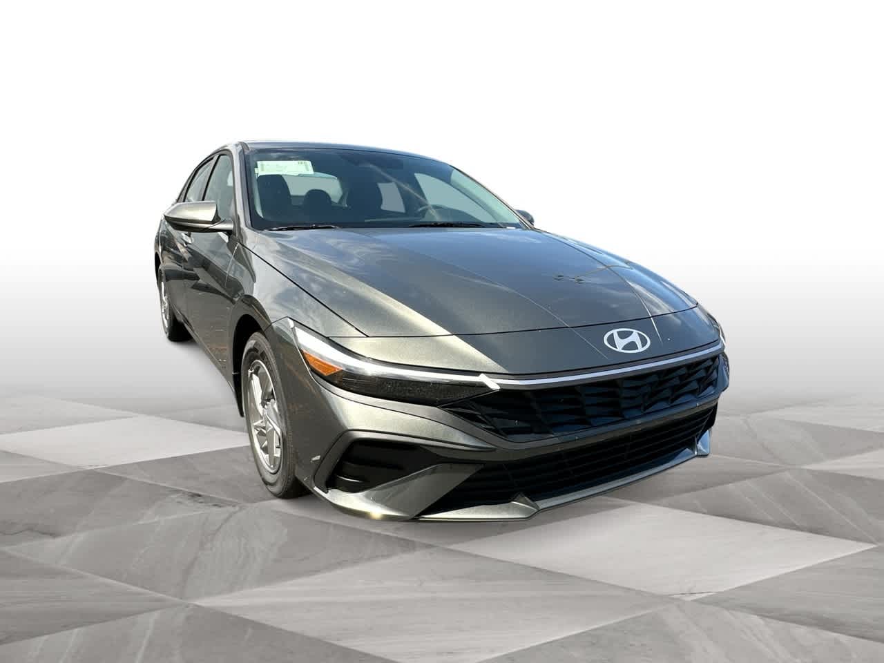 2025 Hyundai Elantra SE photo 2